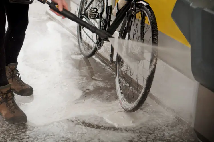 Cleaning bicycle with jet washer